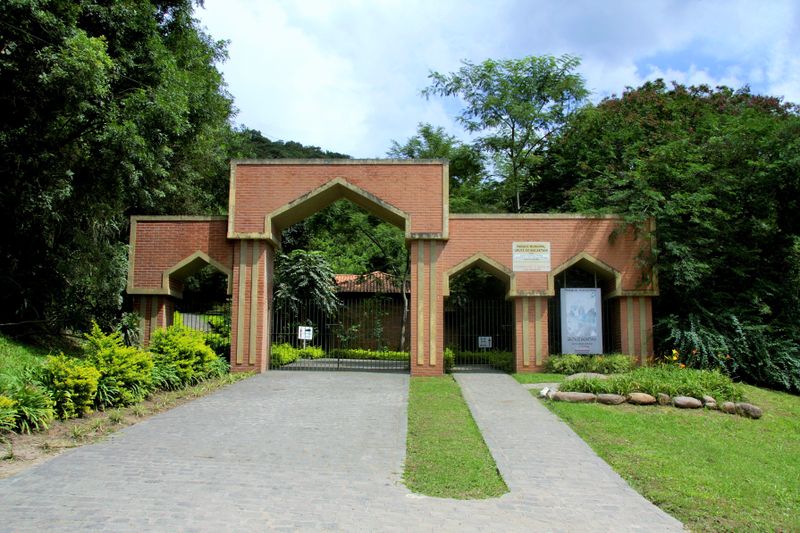Arquivo:Gruta do Bacaetava Colombo Pr (4).jpg