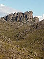 Espírito Maciço, apoiando as Prateleiras - Maciço das Prateleiras - Parque Nacional de Itatiaia (parte alta).JPG