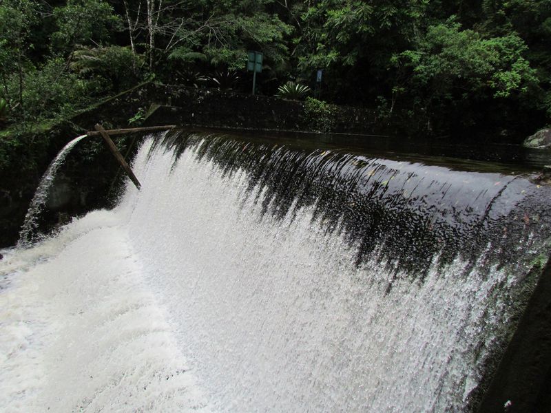 Arquivo:Represa Serra dos Orgãos.jpg