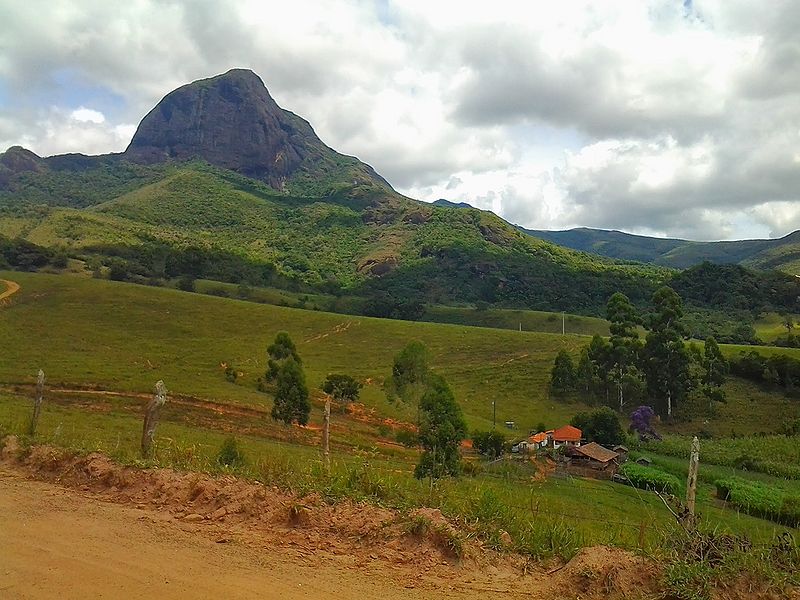 Arquivo:Pico do Papagaio.jpeg