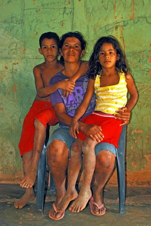 Eliete Alves da Silva e filhos BAIXA.jpg