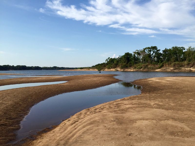 Arquivo:Cantão - praia com barco ao fundo.jpg