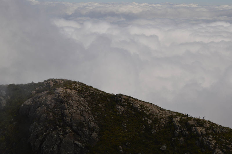 Arquivo:Vista a partir do Pico da Bandeira.JPG